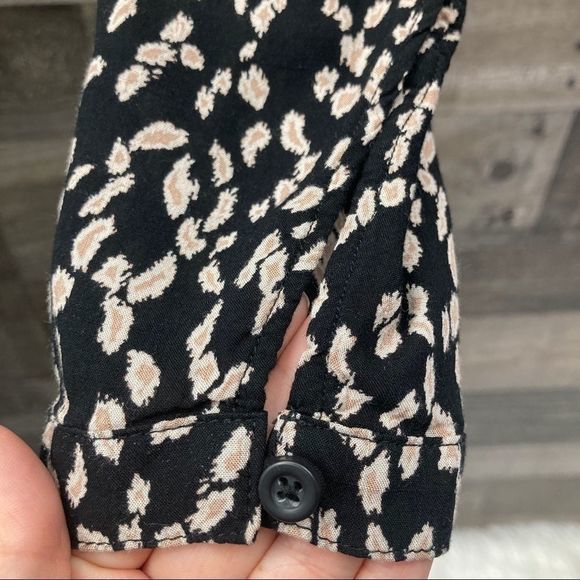 Cloth & Stone Knot Tie Button Down Top - Picture 7 of 10